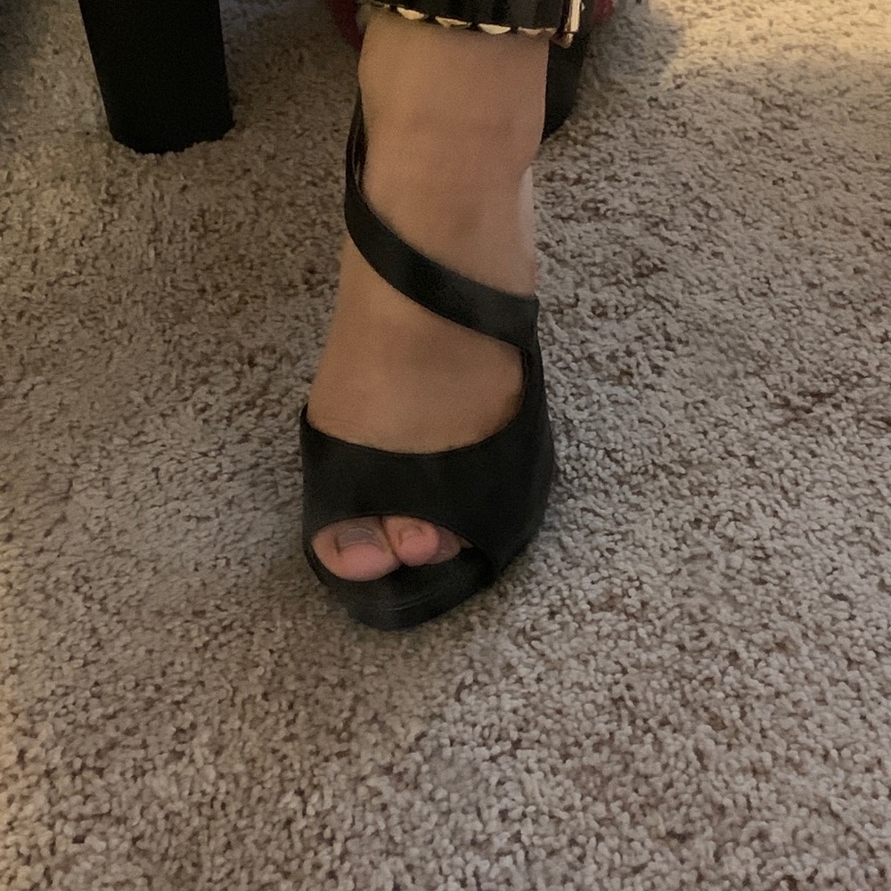 Heels - Picture 3 of 4